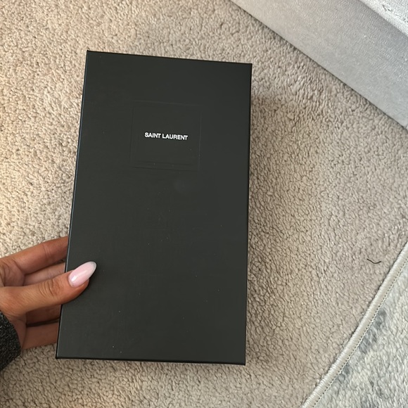 SAINT LAURENT Monogramme Grain de Poudre Zip-Around Wallet - Picture 7 of 8